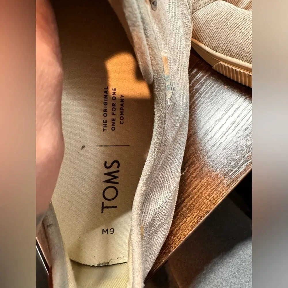 Tom’s Carlo Gray‎ Corduroy sneakers size 9